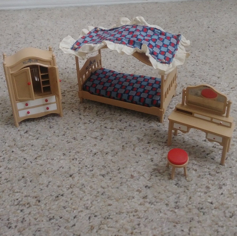 Vintage Tomy doll furniture